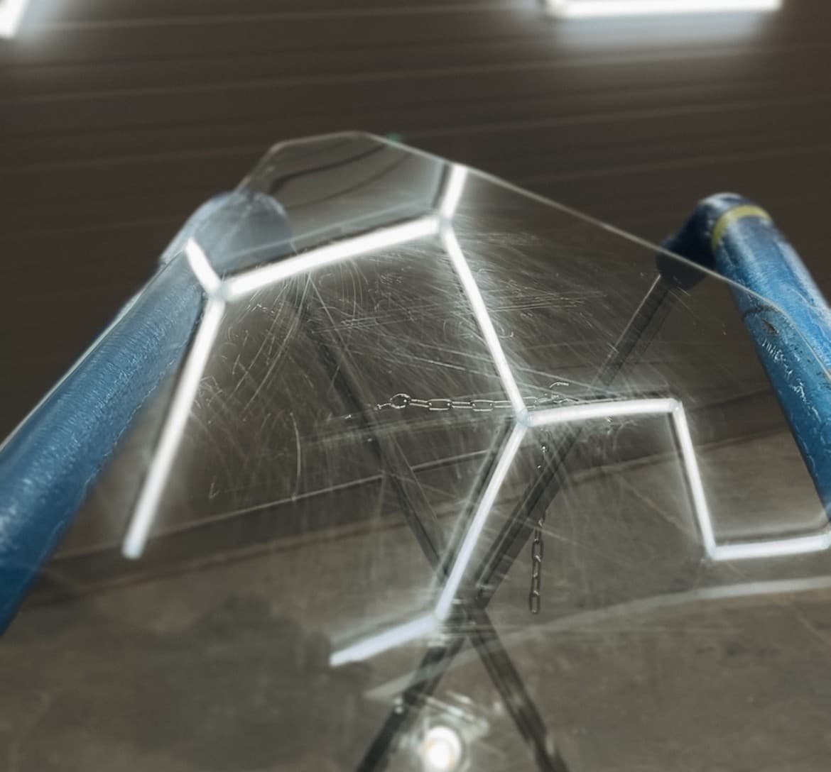 Почему не стоит ставить дешевые аналоги стекла?