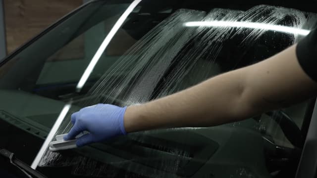 Полировка vs замена: когда выгоднее восстановить стекло